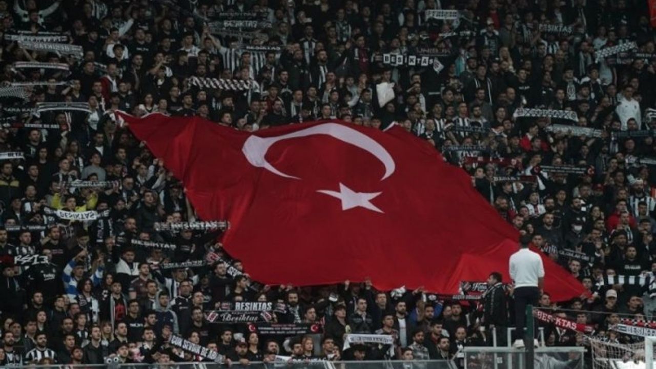 Devlet Bahçeli'den Beşiktaş ve Fenerbahçe taraftarına 'istifa' tepkisi