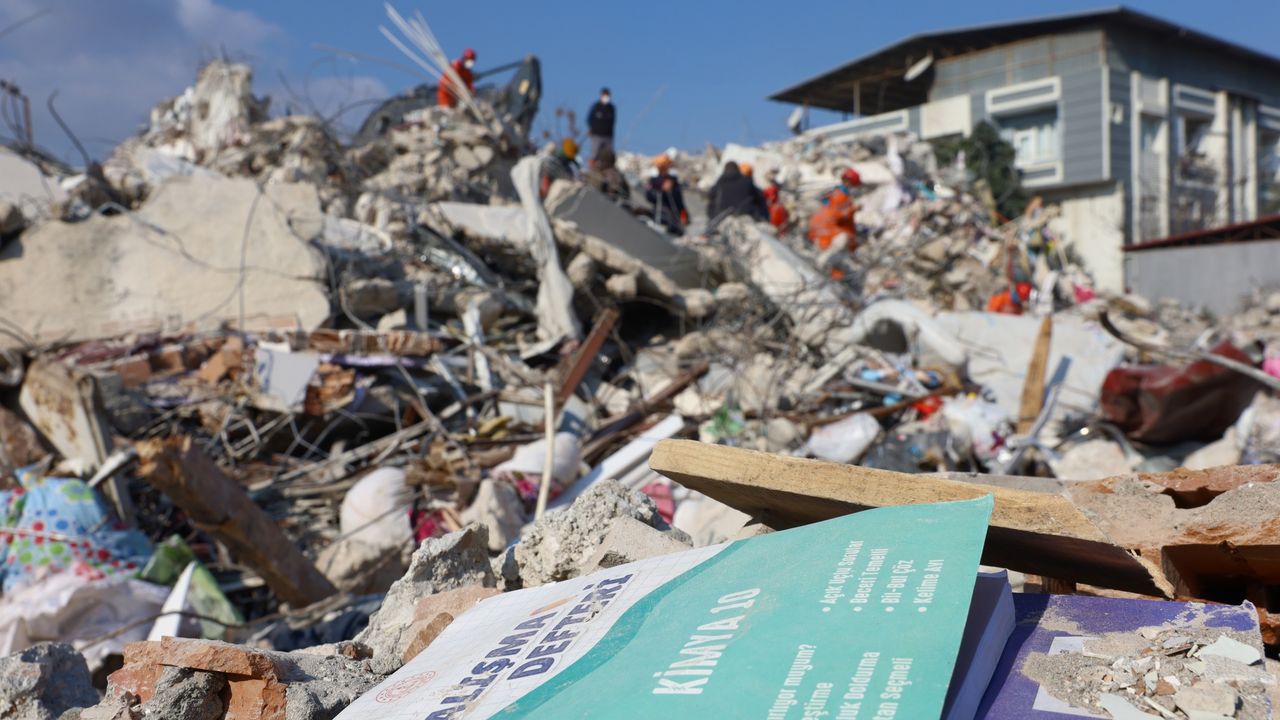 Deprem felaketinde can kaybı 47 bin 975'e yükseldi