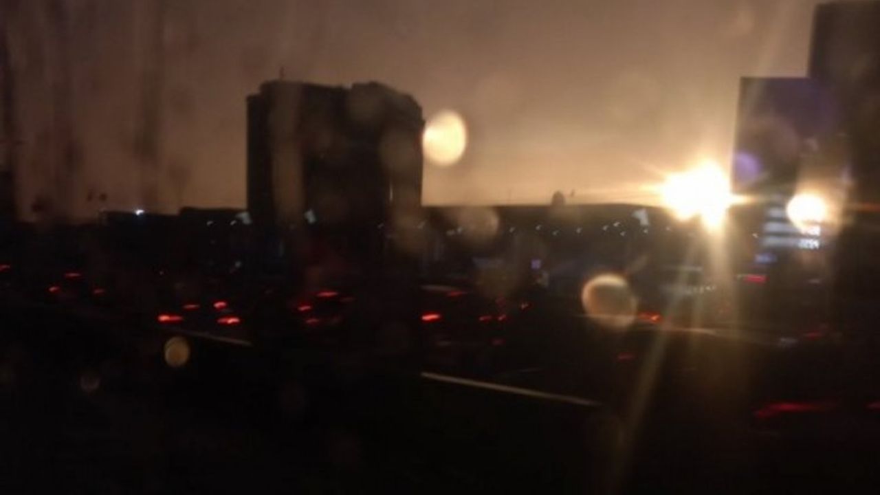 İstanbul'da şaşırtan hava olayı! Gece gündüze döndü