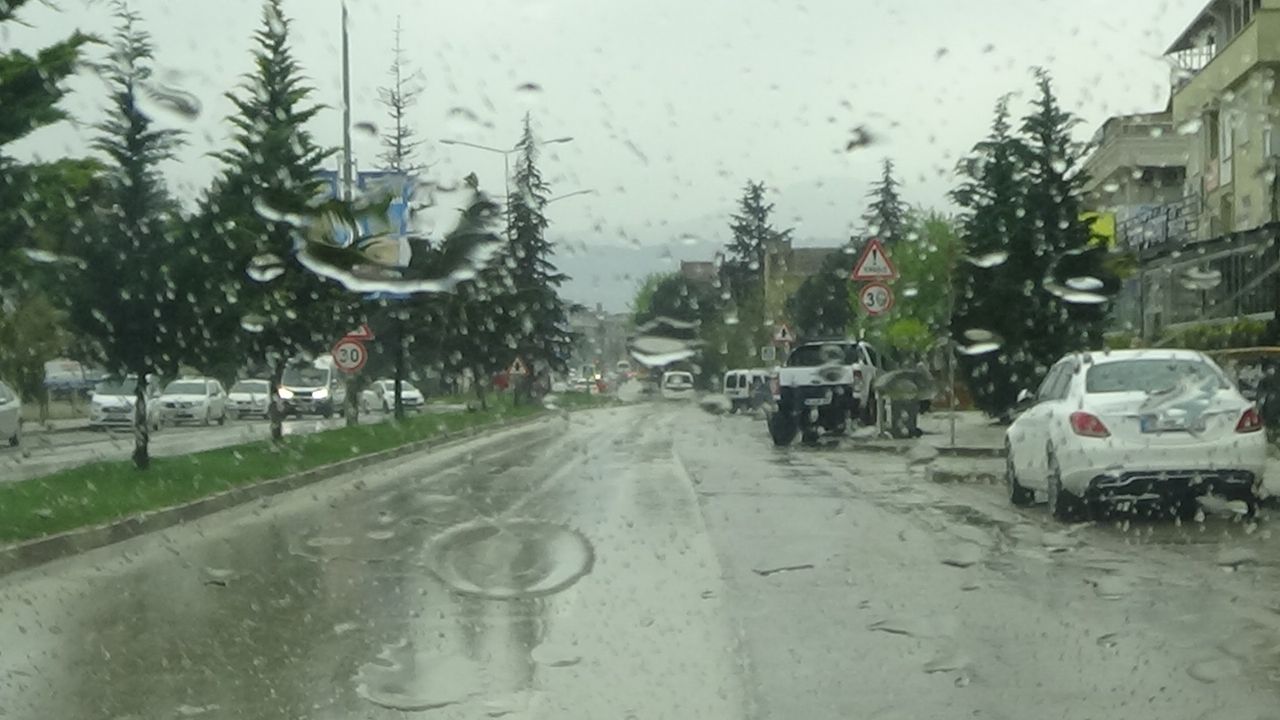 Yalancı bahar bitti Bursa'da hem soğuklar hemde yağışlar başladı