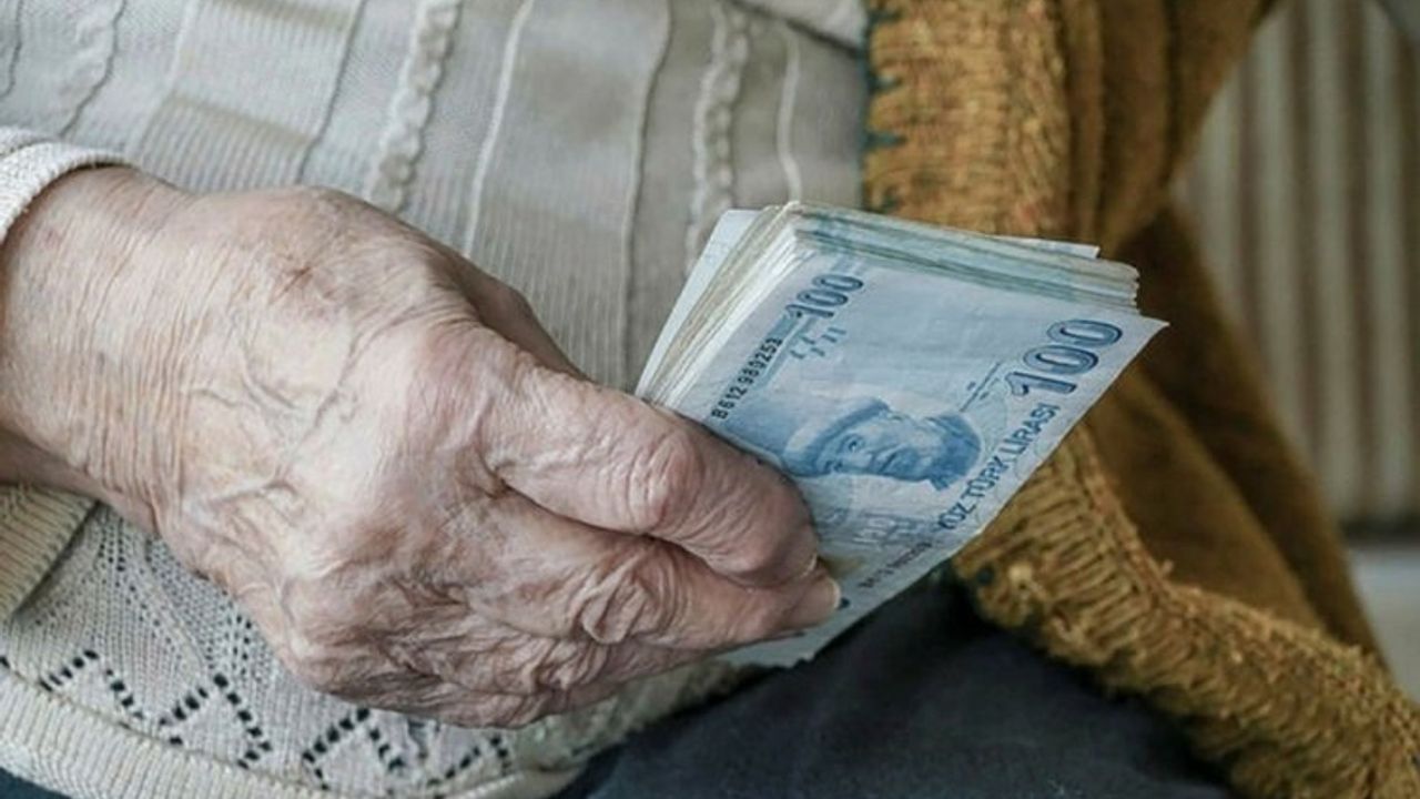 Emekliler düşük maaştan şikayet ediyor! Emeklilikte yüksek maaş almanın formülü ne?