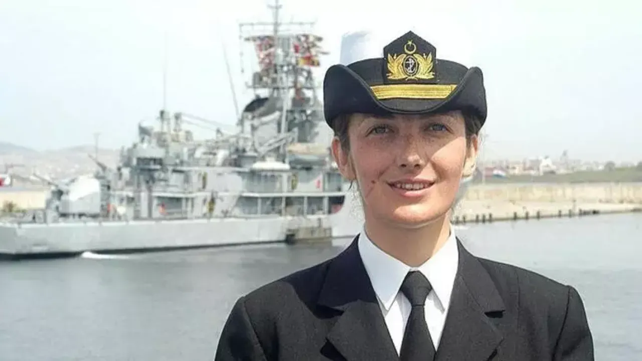 TSK'da ilk kadın amiral. Kurmay Albay Gökçen Fırat amiralliğe terfi etti