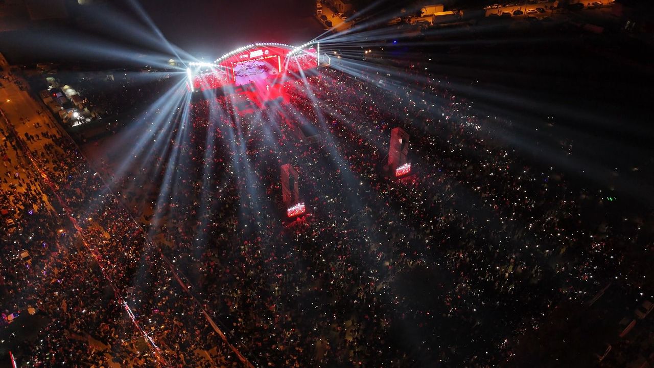 Bursa tek yürek, Yaşasın Cumhuriyet!