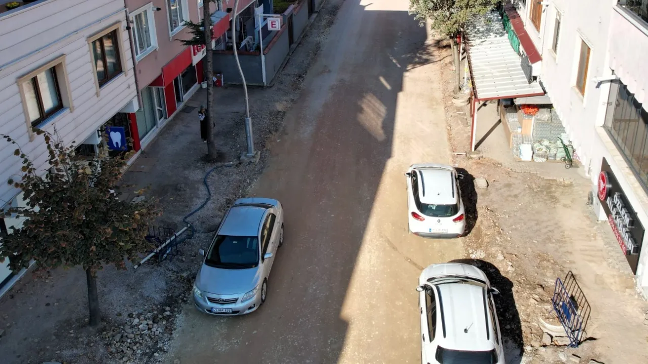 Başiskele Cumhuriyet Caddesi'nde üstyapı atağı