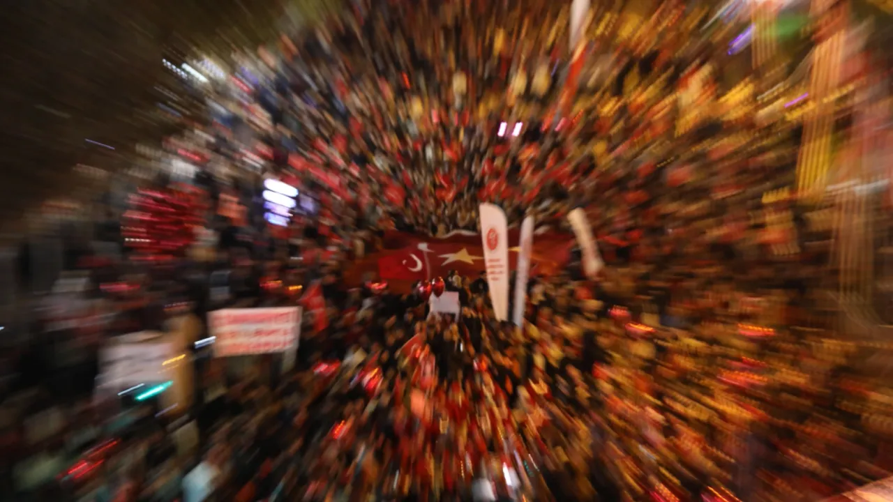 Bursa 102. yılda da tek yürek! Edis konseriyle Cumhuriyet coşkusu