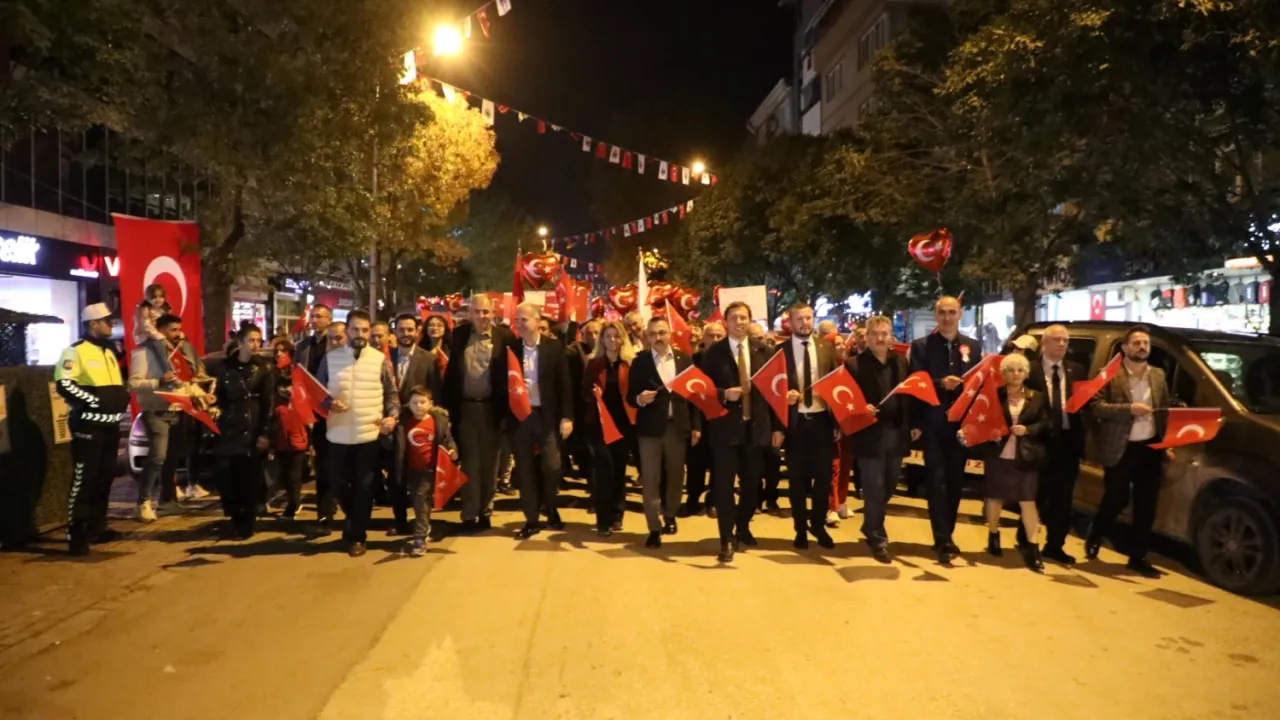 İnegöl'de Cumhuriyet Coşkusu meydanlara taştı