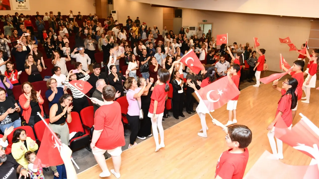 Çiğli'de 'O'nun Sayesinde' duygu dolu anlar yaşattı