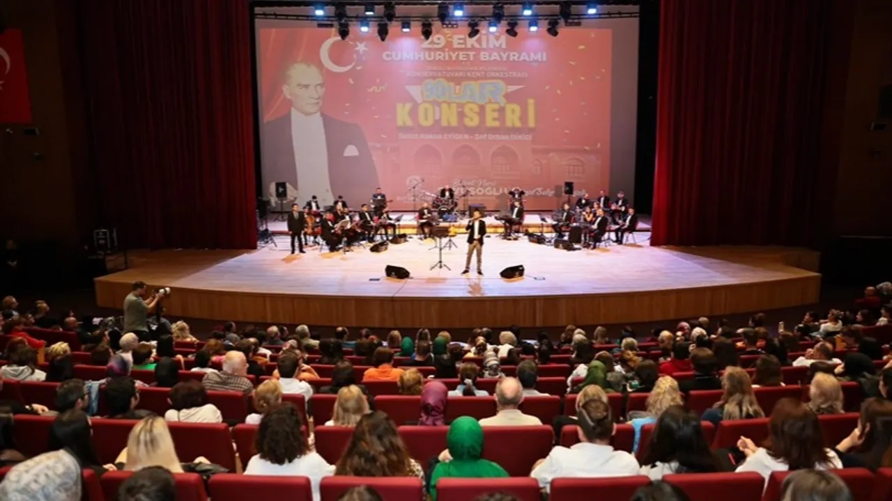 Denizli Büyükşehir'den Cumhuriyet'in 102. yılında nostaljik gece