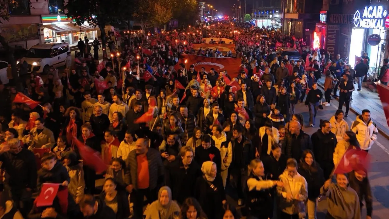 Düzce'de binlerce kişi Cumhuriyet Yürüyüşünde buluştu