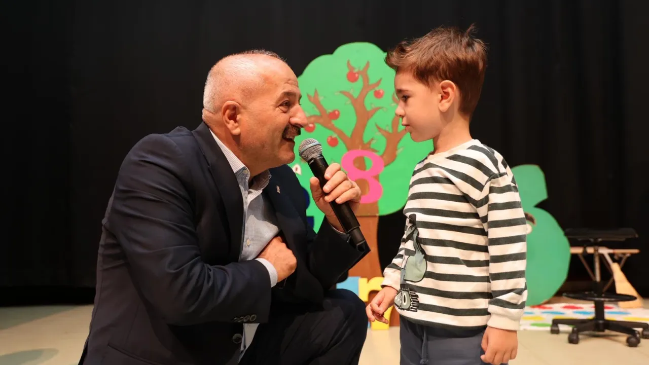Gebze'de Başkan Büyükgöz'den miniklere sürpriz