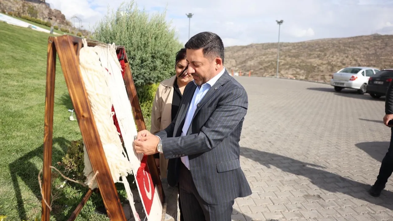 'İlmek İlmek Türkiye' projesinde son ilmek Başkan Arı'dan