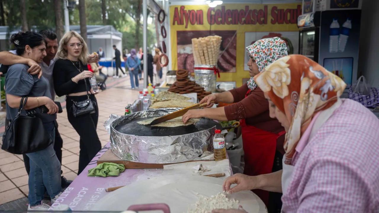 İzmir Bornova'da Bi Hayat Fest başladı