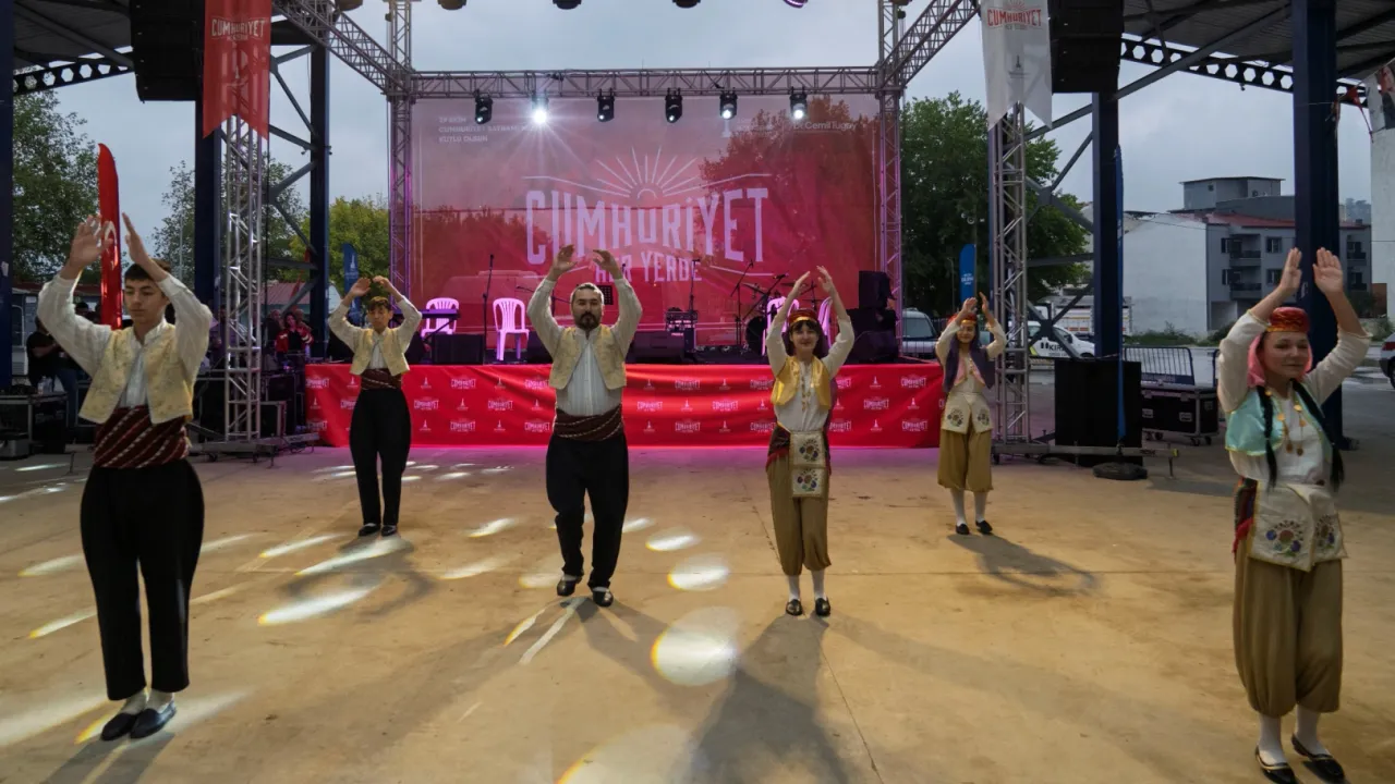 İzmir'de Cumhuriyet coşkusu Kiraz'da