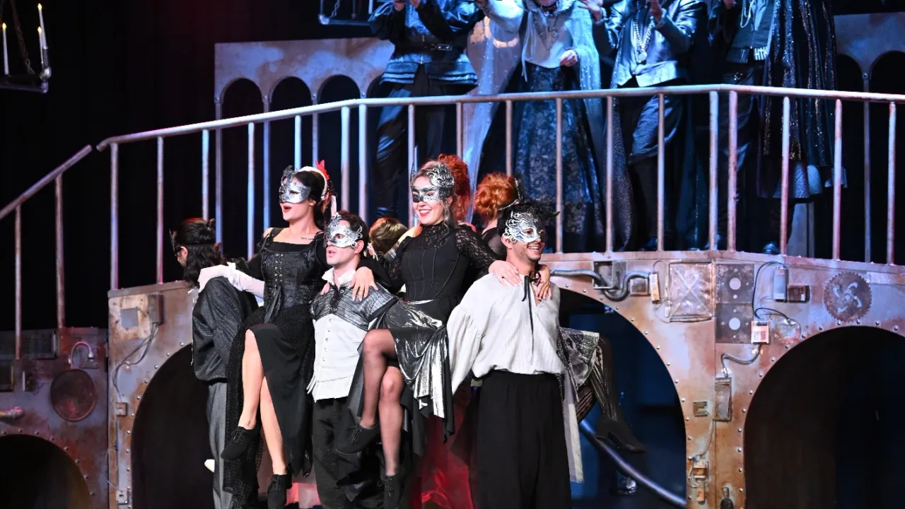 Romeo ve Juliet Manisa'da perde dedi, vefa unutulmadı