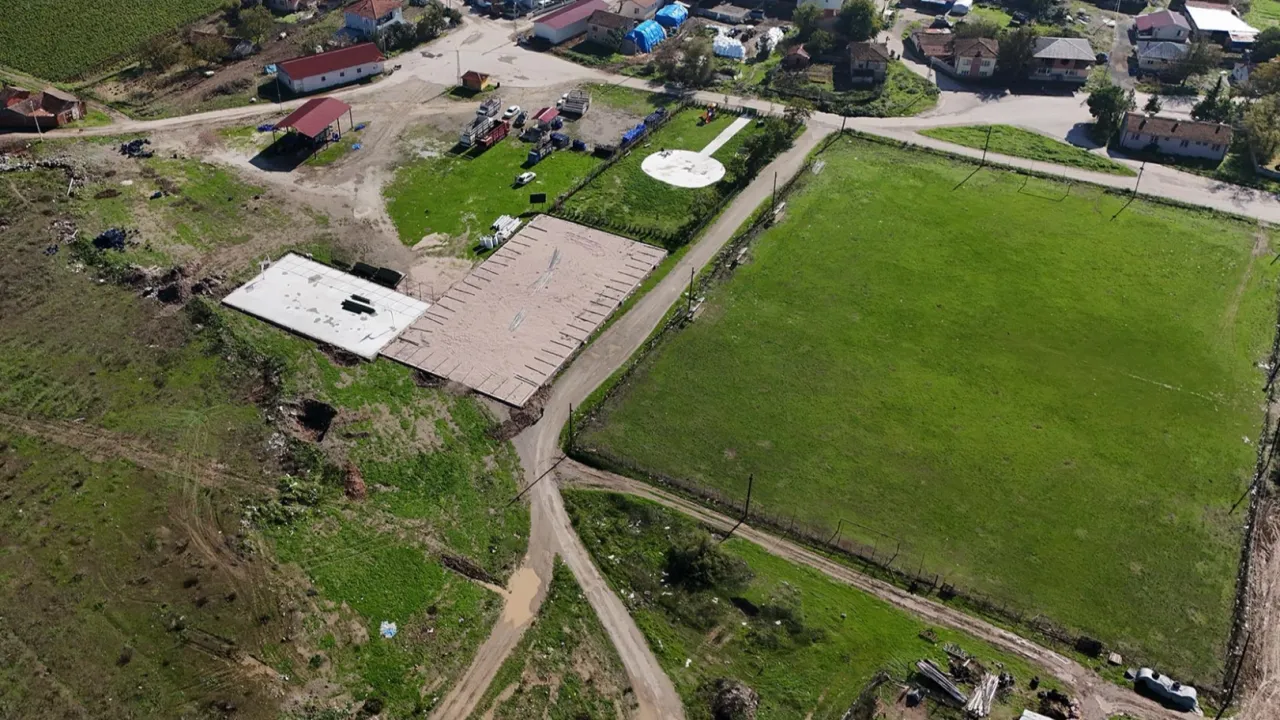 Sakarya Büyükşehir'den Geyve'ye Eşme ve Bayat'a spor kompleksi