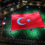 Dünyanın en büyük bayrağı Kayseri Talas'ta açıldı
