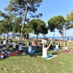 Kadınlar Boğaz'a karşı yogo yaptı