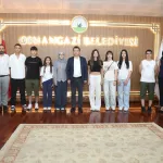 Osmangazi'de ücretsiz LGS kurslarının başarılı öğrencileri Başkan Aydın'la buluştu