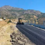 Batman Sason'un köy yollarında yama çalışmaları sürüyor