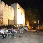 Tarihi surların gölgesinde sinema keyfi