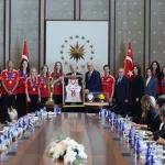 Cumhurbaşkanı Erdoğan, şampiyon voleybolcuları kabul etti