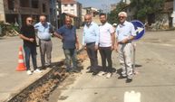 CERRAH MAHALLESİ'NDEKİ SU VE YOL ÇALIŞMALARINI YERİNDE İNCELEDİ