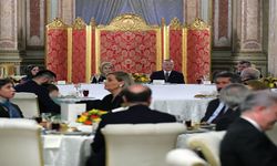 Cumhurbaşkanı Erdoğan ve eşi Emine Erdoğan, sanatçılarla iftar yemeğinde bir araya geldi