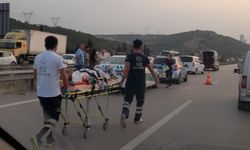 Bursa'da otobanda 8 araç birbirine girdi: Yaralılar var