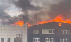İstanbul'da 2 katlı spor salonunda yangın! Alevler rüzgarın etkisiyle çevredeki binalara sıçradı
