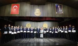 Başkan Alper Taban  ve meclis üyeleri mazbatalarını aldı