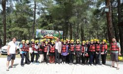 Orhaneli'nde liseli öğrenciler rafting yaptı