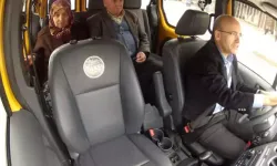 Mehmet Şimşek direksiyonda emekliler arka koltukta! ‘Bari otobüs parası verin’