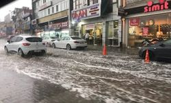 Sağanak yağmur Bursa'yı vurdu cadde ve sokaklar göle döndü