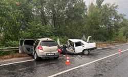 İnegöl Yenişehir yolunda kaza 1 ölü 3 yaralı