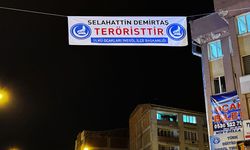 İnegöl Ülkü Ocakları şehir merkezine pankartla duyurdu
