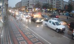 Sağanak yağmurla birlikte inegöl'de trafik felç oldu