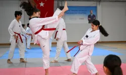 İzmir Bornova’da taekwondocuların kuşak heyecanı