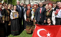 Dostluk çınarı toprağa kavuştu