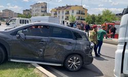 Kendi yolunda giden otomobile Tır böyle çarptı