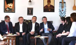 Başkan Tugay, İstanbul'da Özgür Özel'le buluştu