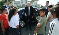 Cumhurbaşkanı Erdoğan, Adıyaman’dan gelen çocuklarla görüştü