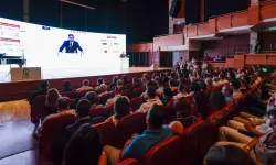 İzmir'de 'mükemmelliği arayış' sempozyumu