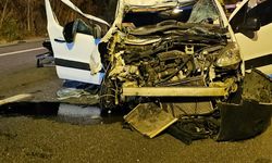İnegöl'de Feci Kaza Tırın altına girdi 1'i ağır 2 yaralı