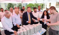 Başkan Büyükakın, Gebze'de aşure dağıttı
