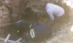 Adıyaman’da göçük altında kalan yaşlı kadın itfaiye ekiplerince kurtarıldı