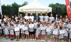 Bursa Osmangazi’de minikler yaz tatilinde yüzmeyi öğrendi