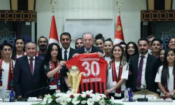 Cumhurbaşkanı Erdoğan, Yüksekovaspor Kadın Futbol Takımı’nı ağırladı