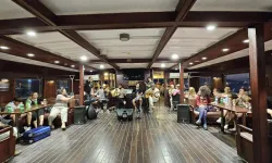 Körfez'den rembetiko ezgileri yükseldi