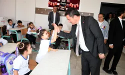 Bursa Osmangazi'de Başkan Aydın, miniklerin ilk ders heyecanına ortak oldu