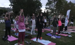 “Nefes Al İzmit” yoga etkinliğine Plajyolu’nda yoğun katılım